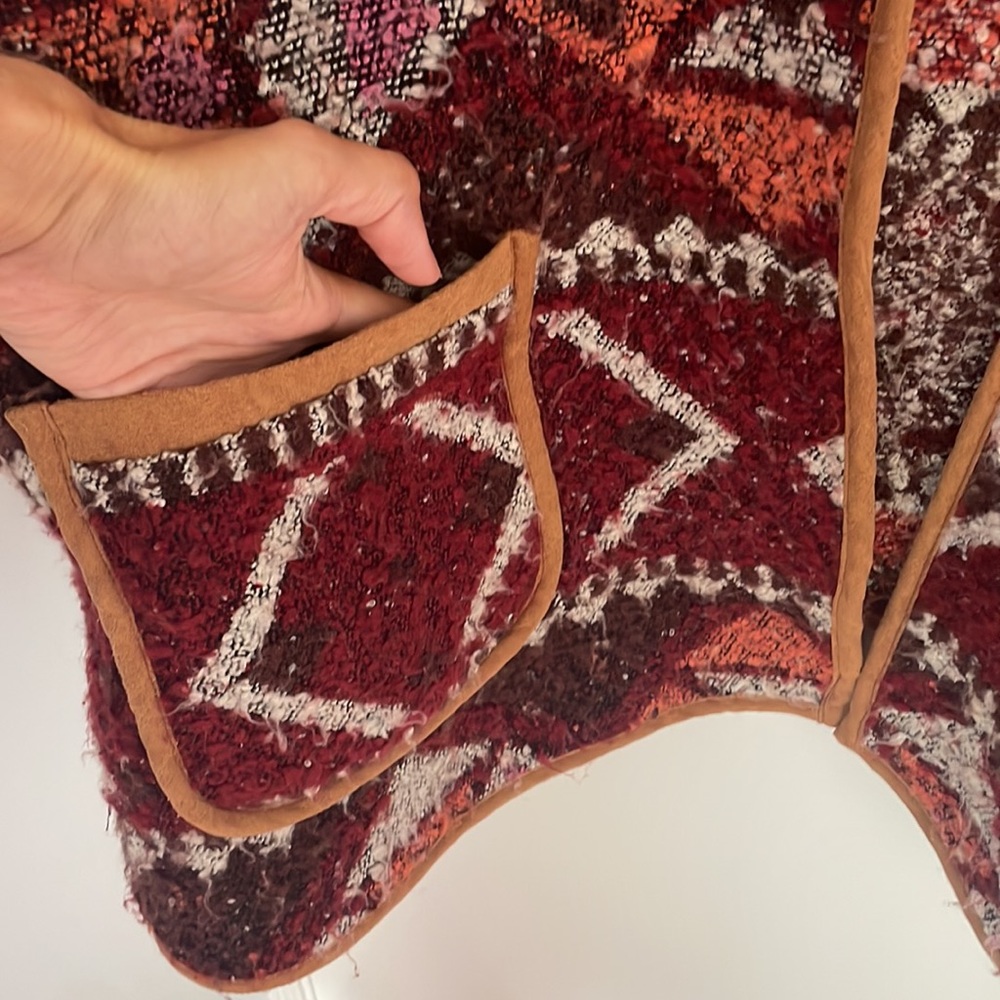 Perfect Condition Poncho - Picture 4 of 6